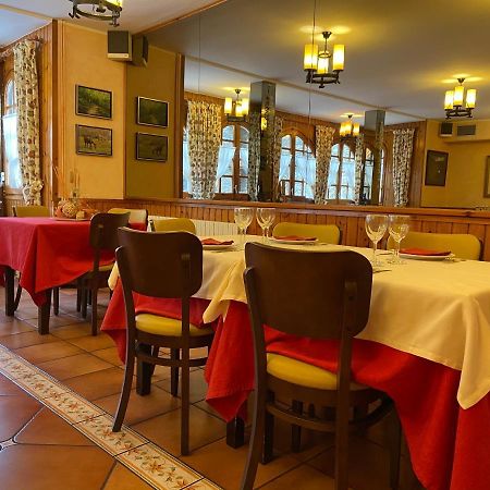 Alins Hostal Montana מראה חיצוני תמונה