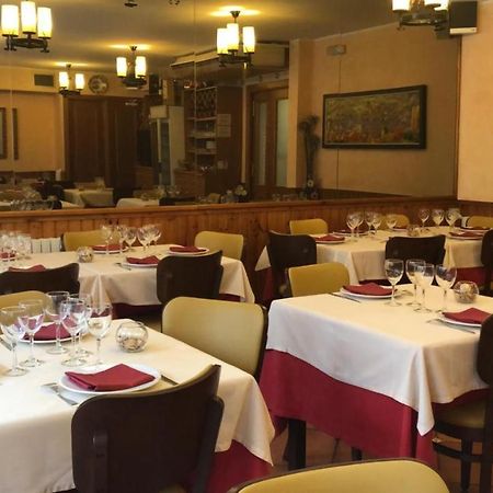 Alins Hostal Montana מראה חיצוני תמונה