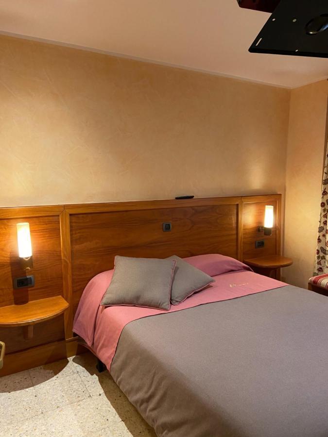 Alins Hostal Montana מראה חיצוני תמונה