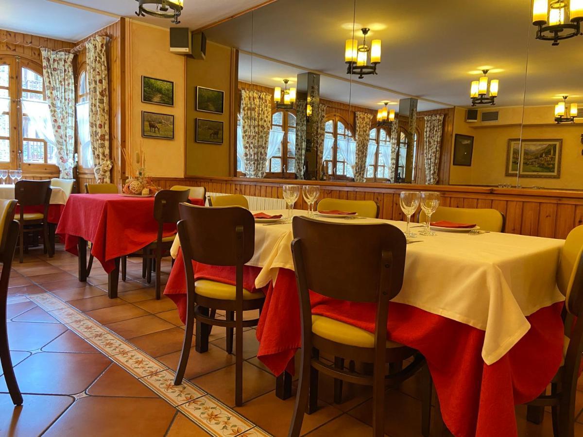 Alins Hostal Montana מראה חיצוני תמונה