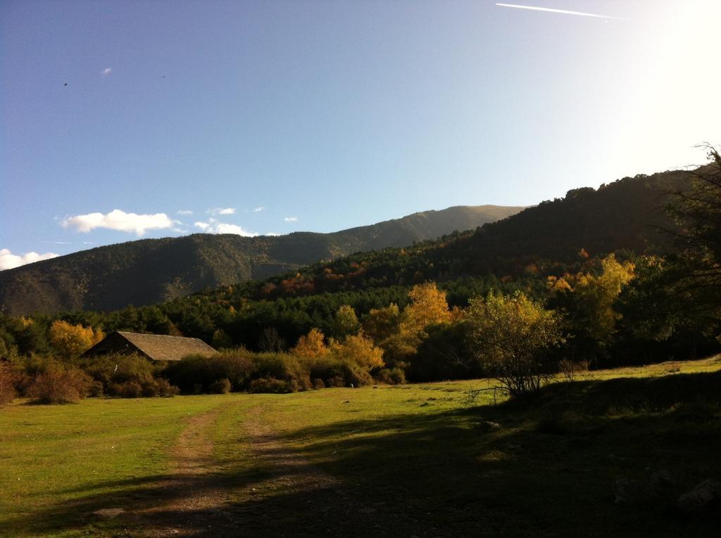 Alins Hostal Montana מראה חיצוני תמונה