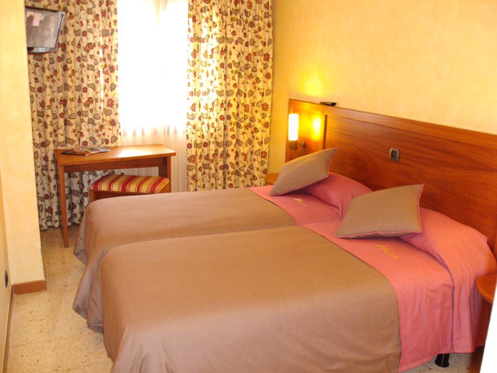 Alins Hostal Montana חדר תמונה