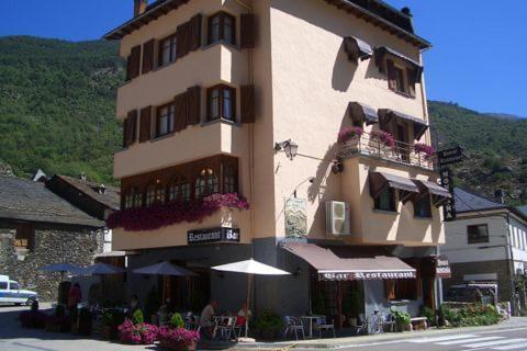 Alins Hostal Montana מראה חיצוני תמונה