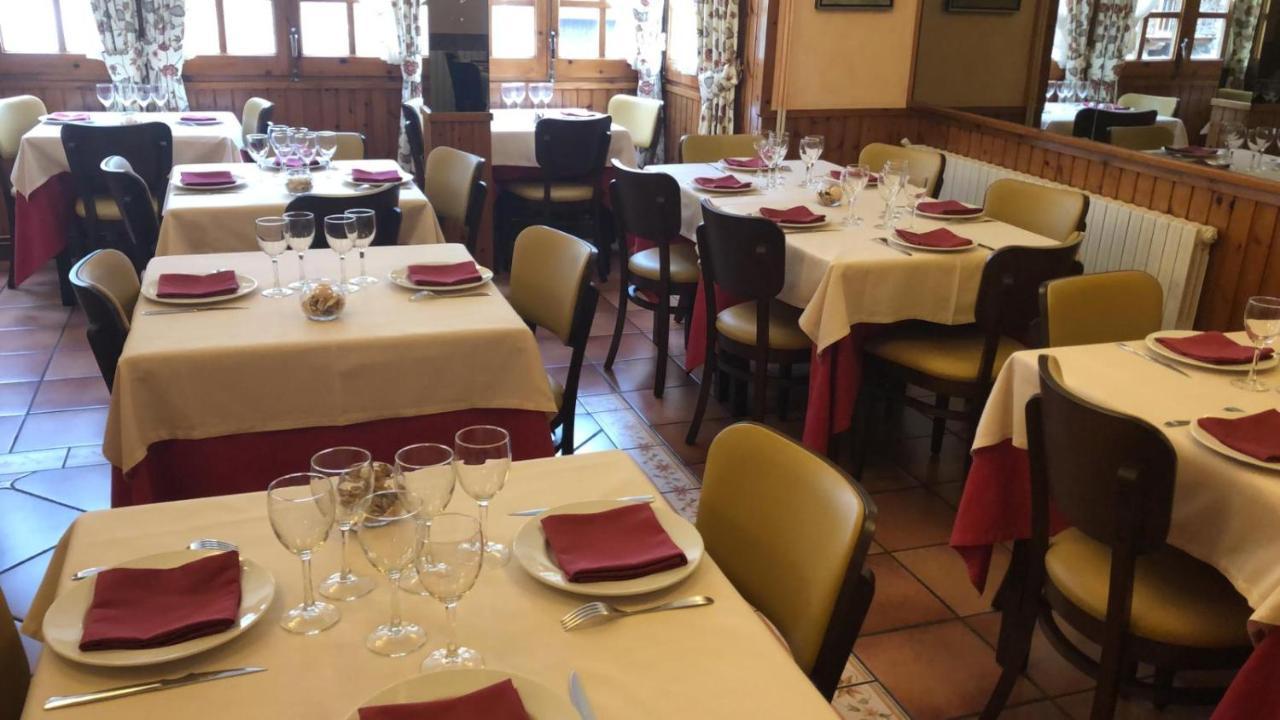 Alins Hostal Montana מראה חיצוני תמונה