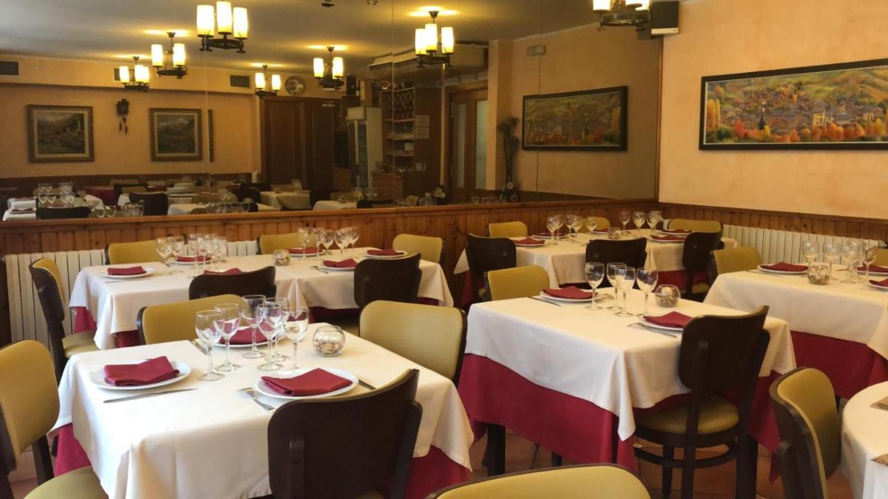 Alins Hostal Montana מראה חיצוני תמונה